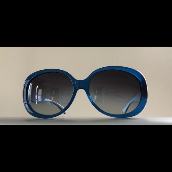 SOLD—COACH Victoria Sunglasses w/ Coach Case - Picture 5 of 8